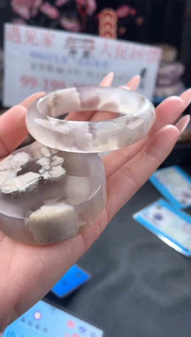 【闪购商品】石英质玉手镯未镶嵌56