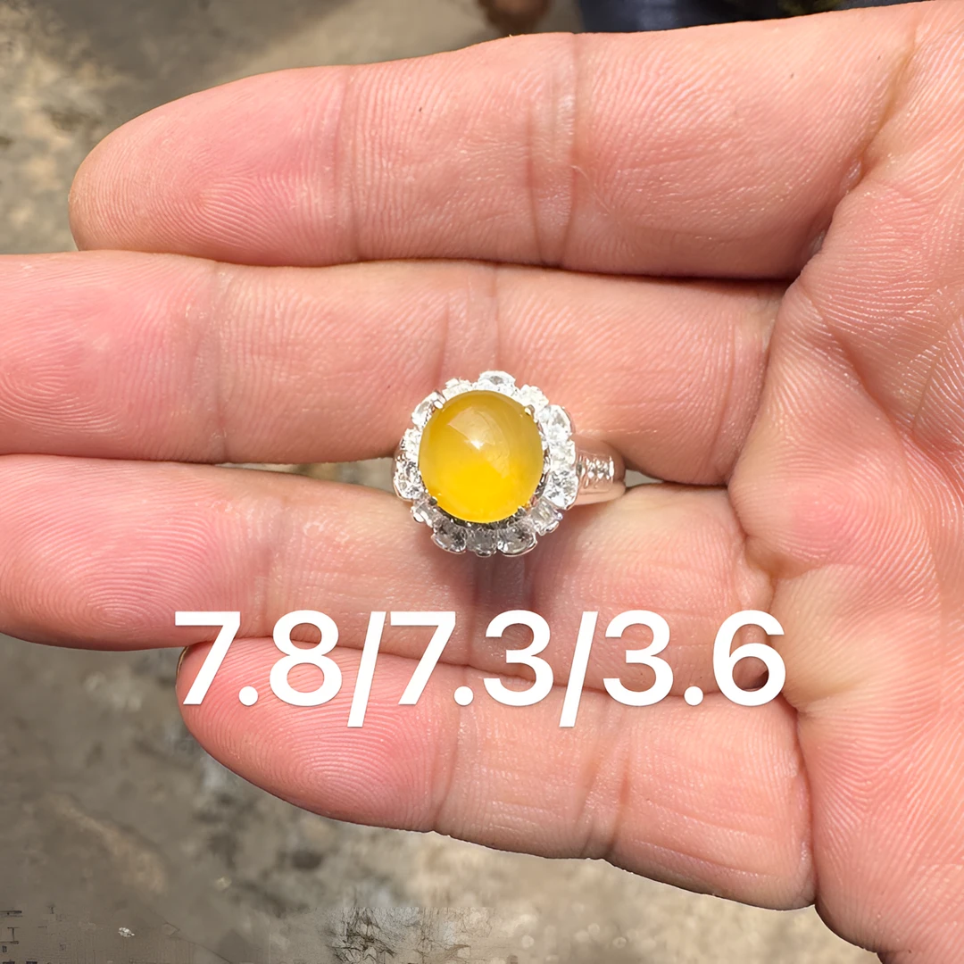 0628(小哪吒在源头)高冰种翡翠柠檬黄戒面干净肉细饱满荧光足M50