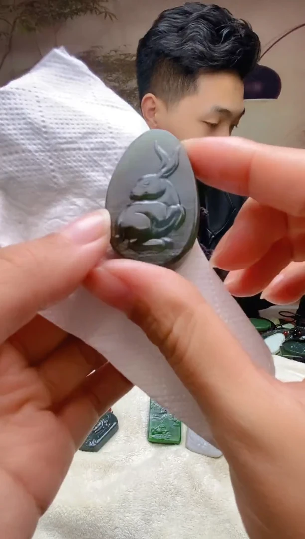 颈饰未镶嵌和田玉1