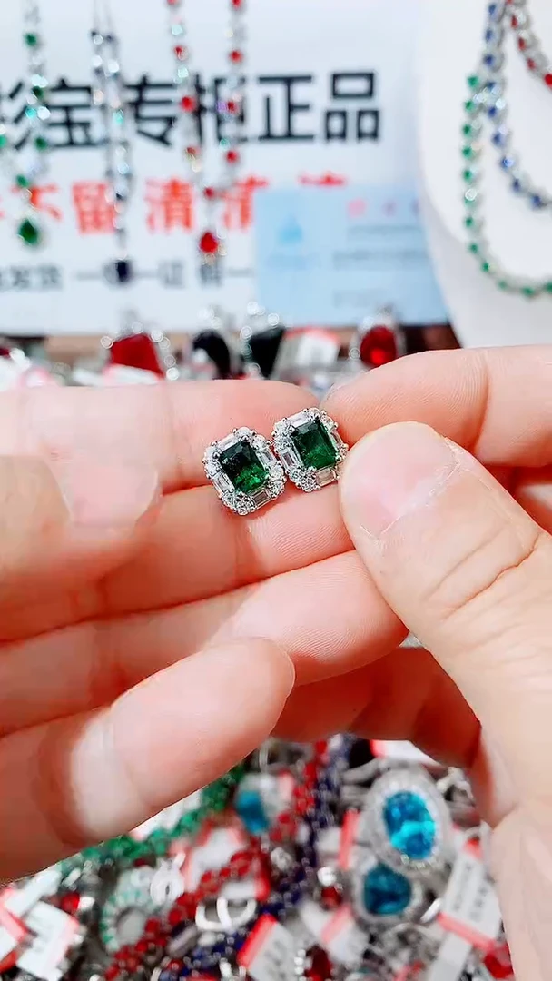 未镶嵌耳饰祖母绿