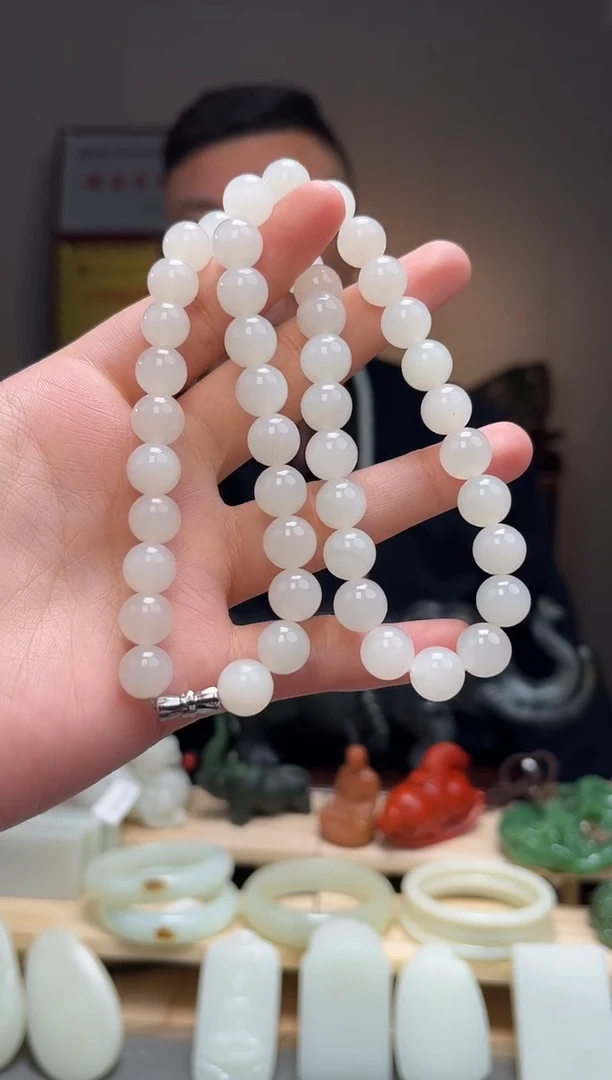 颈饰未镶嵌和田玉吊坠