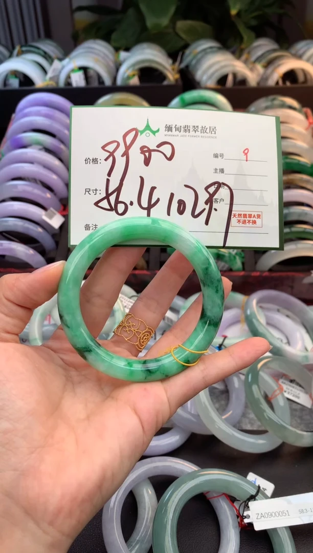 未镶嵌定制翡翠毛货需精细抛光+多人