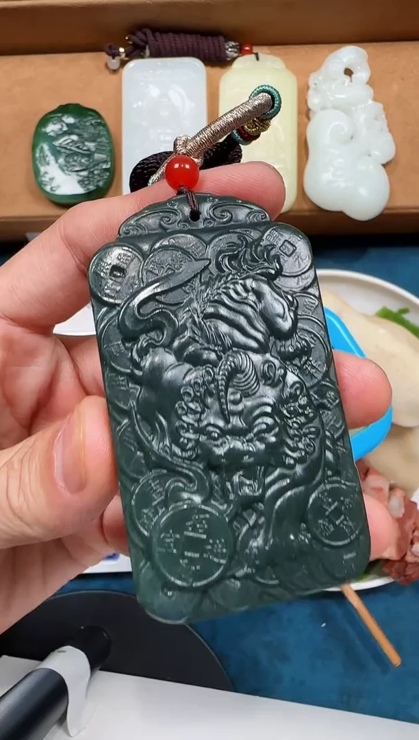 颈饰未镶嵌和田玉灰**-吊坠