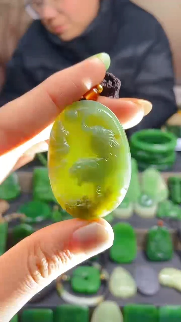 颈饰未镶嵌和田玉1
