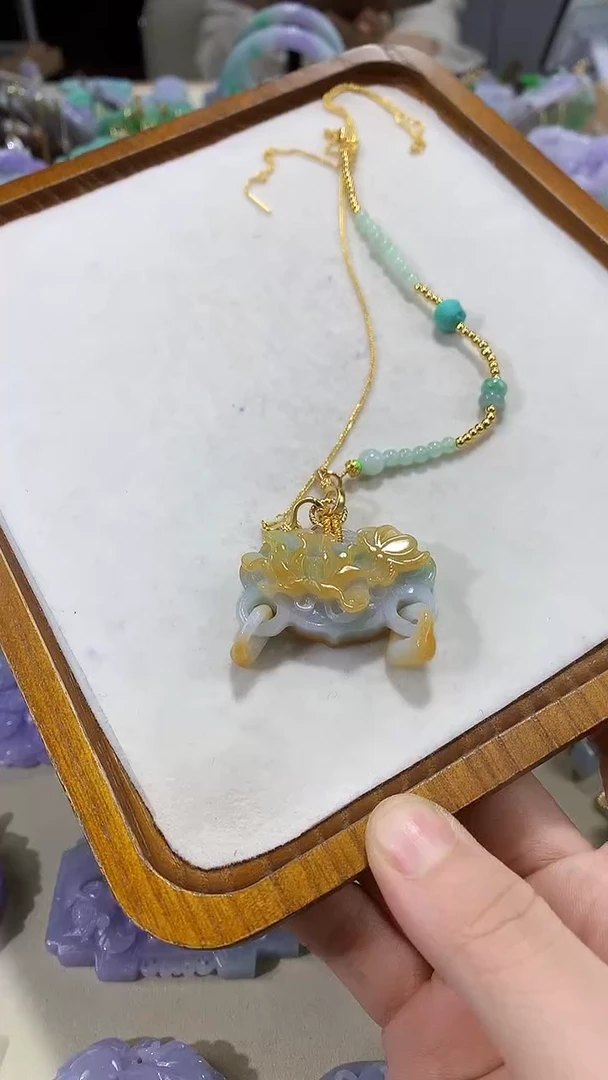颈饰未镶嵌翡翠吊坠