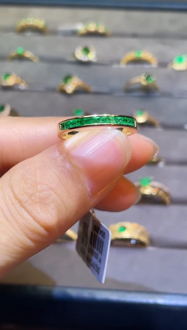祖母绿戒指18K金镶嵌0.39ct