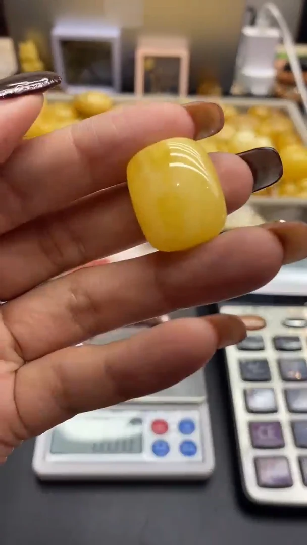 琥珀未镶嵌珠宝奇石305