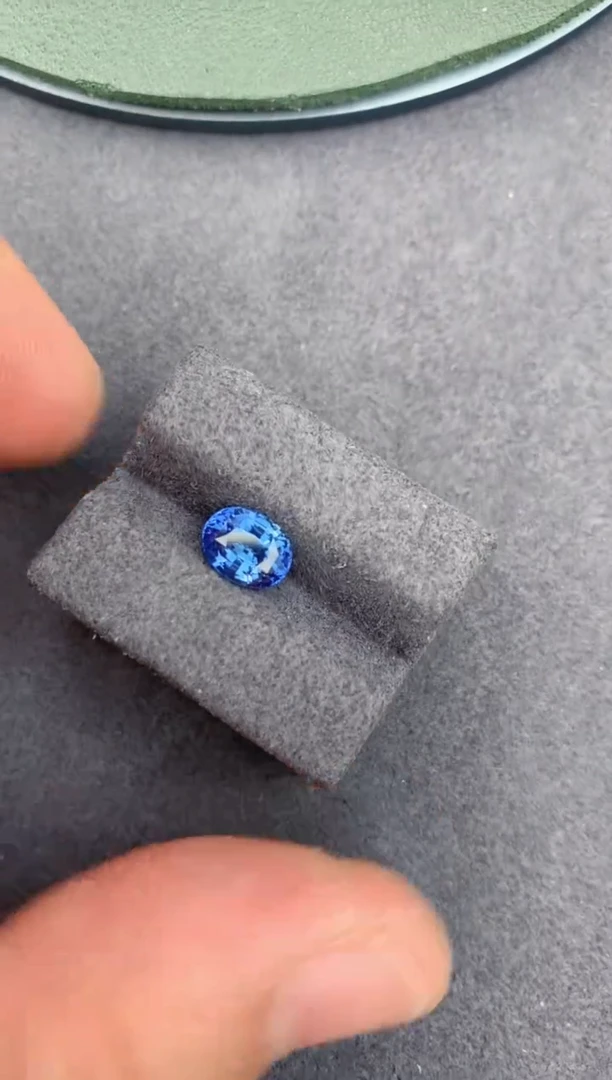 裸石蓝宝石1.5ct 无烧矢车菊蓝宝石
