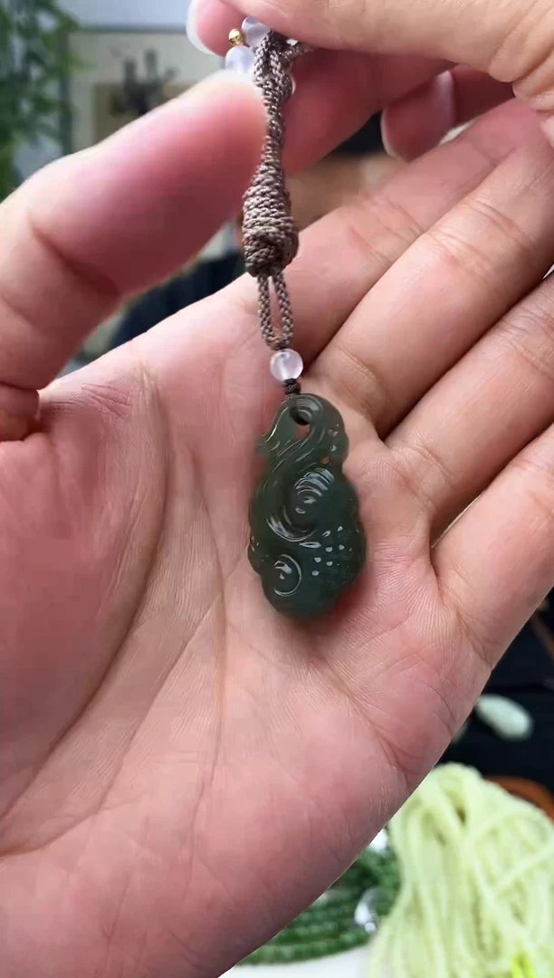 和田玉未镶嵌颈饰如意