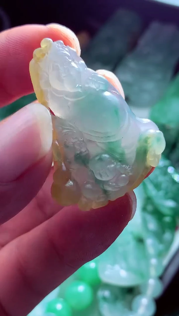 未镶嵌定制翡翠怡*?翡翠毛货定制