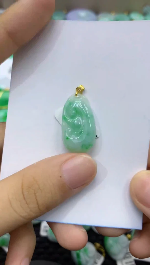 颈饰18K金镶嵌翡翠天然缅甸翡翠A货