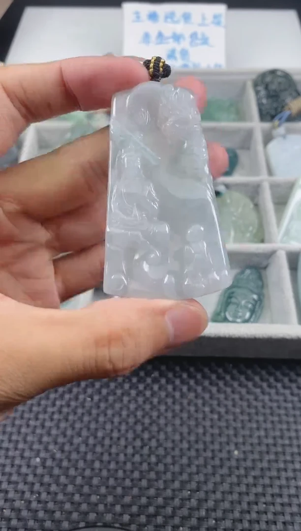 翡翠未镶嵌颈饰