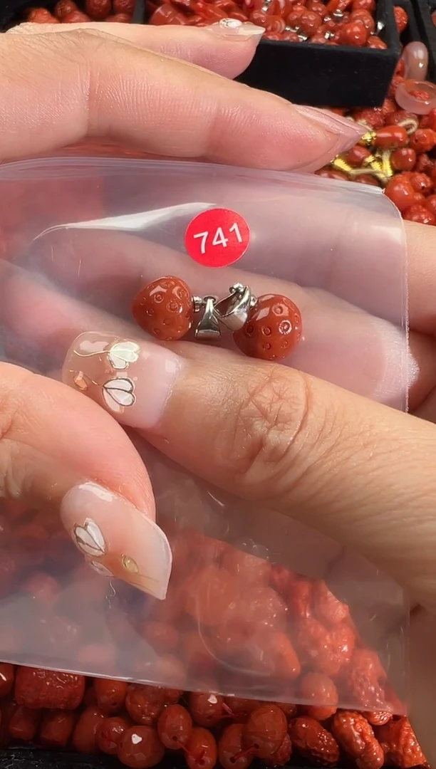 颈饰未镶嵌南红玛瑙1