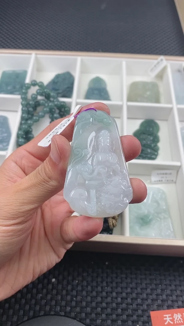 翡翠未镶嵌颈饰