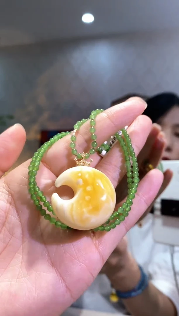 未镶嵌琥珀裸石藏收级瓷白溶洞蜜蜡月亮设计师款项链