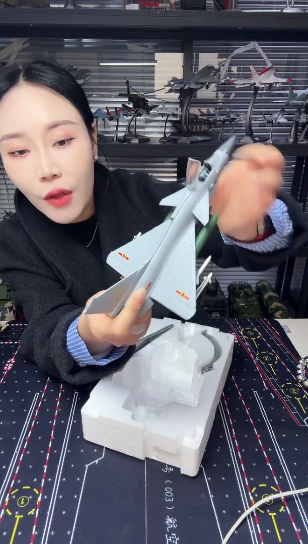 1；72歼10飞机模型