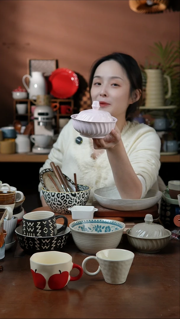 瓷片5英寸粉色浮雕带盖小炖盅 微瑕 凑满20发货