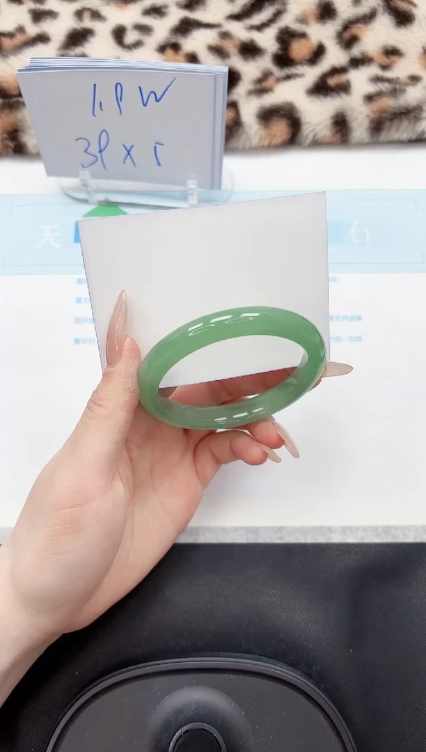 【闪购商品】石英质玉手镯未镶嵌193-56