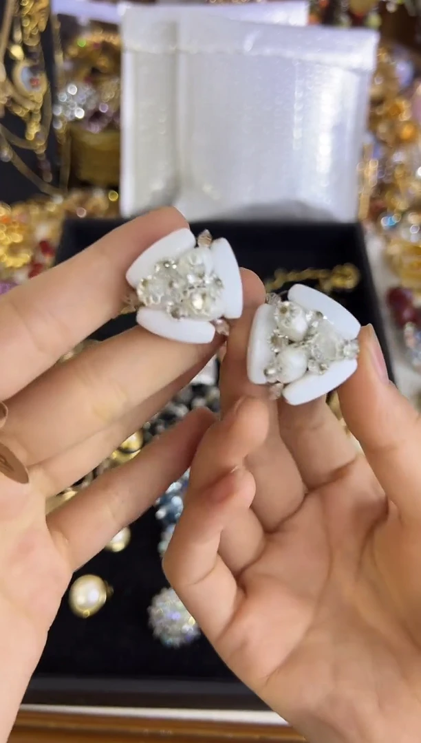 合金无铜合金中古首饰都有瑕疵 请确认好成色尺寸在拍！