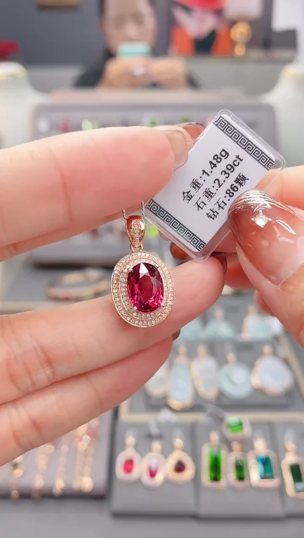 颈饰18K金镶嵌碧玺2.39