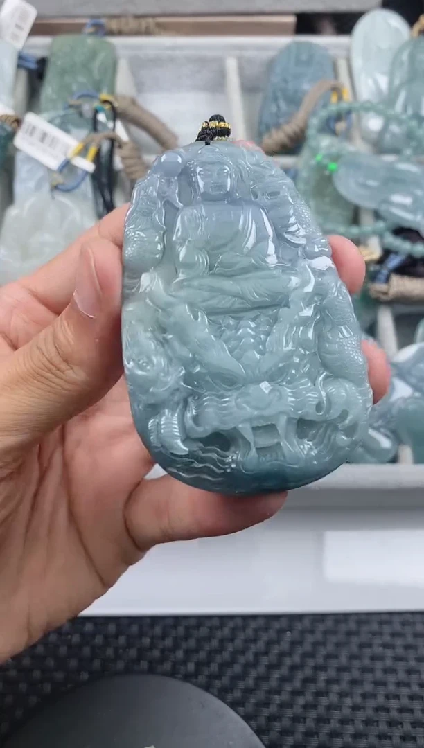 翡翠未镶嵌颈饰