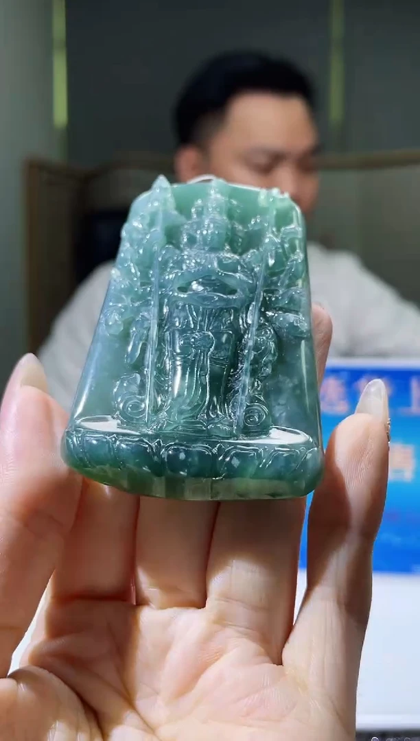 翡翠未镶嵌颈饰翡翠未镶嵌颈饰多样性发其一