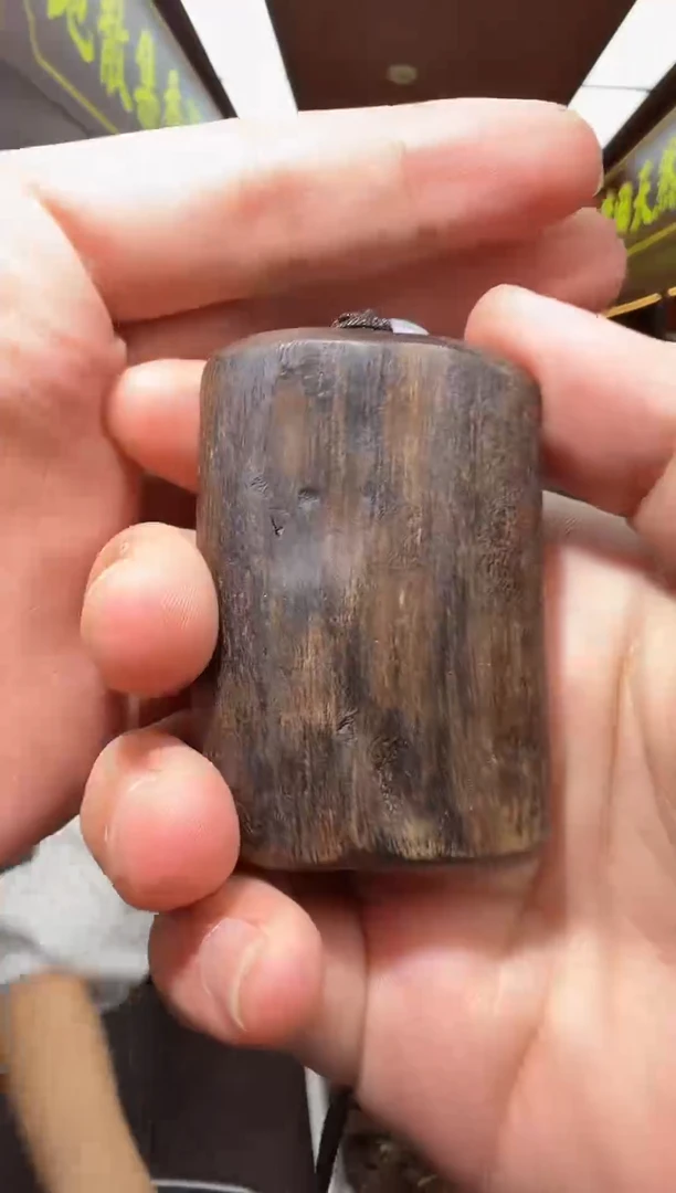 沉香吊坠19号文莱黑棋软丝软油蛇皮纹多样性发一