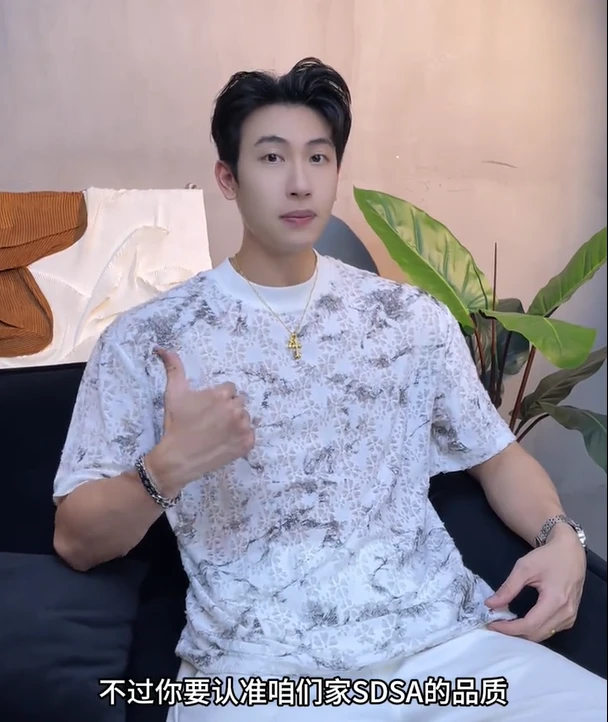 夏季高级感新款国风扎染提花磨破圆领短袖T恤百搭简约套头上衣