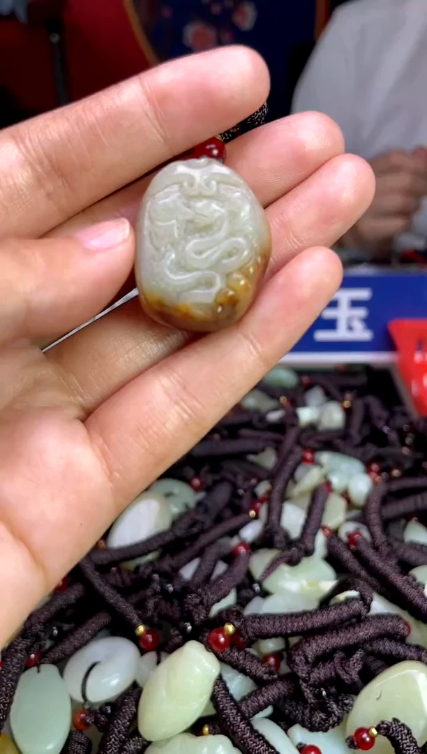 未镶嵌和田玉挂件1