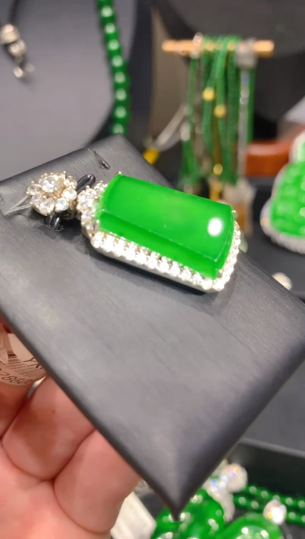 颈饰银S925镶嵌翡翠10一季