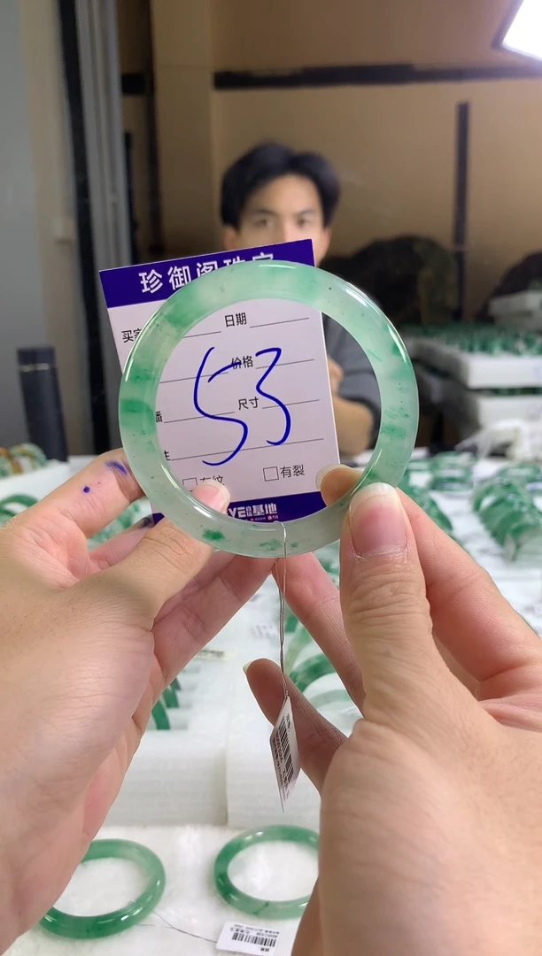 未镶嵌手镯石英质玉（非洲翠）56