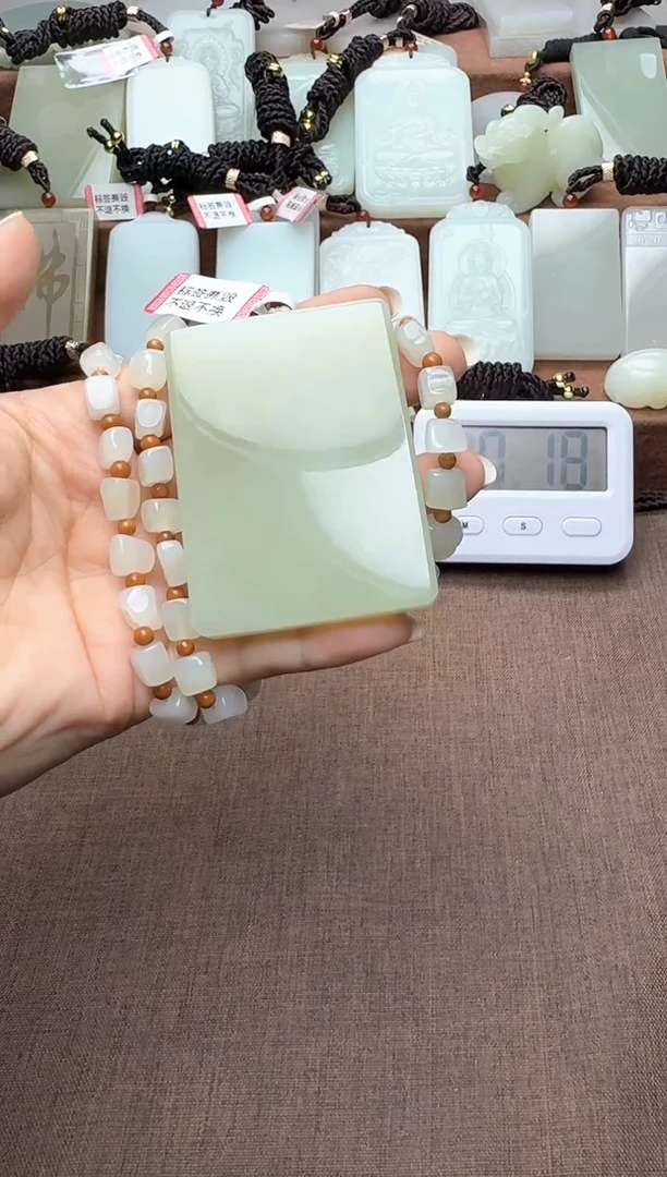 颈饰未镶嵌和田玉1