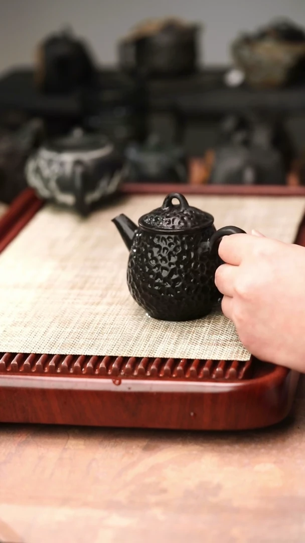 归玉堂冰碛岩重工雕刻灵泉壶200cc