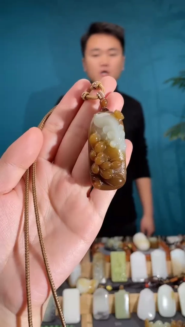 颈饰未镶嵌和田玉1