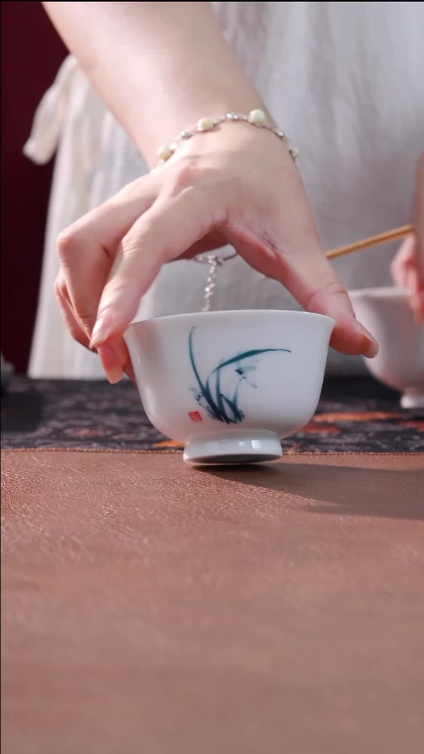 柴烧白瓷-手绘兰花