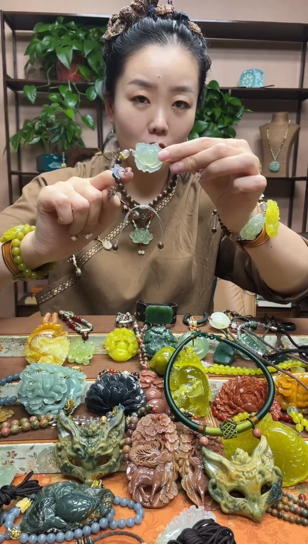 未镶嵌岫玉吊坠多样性发货发其中之一