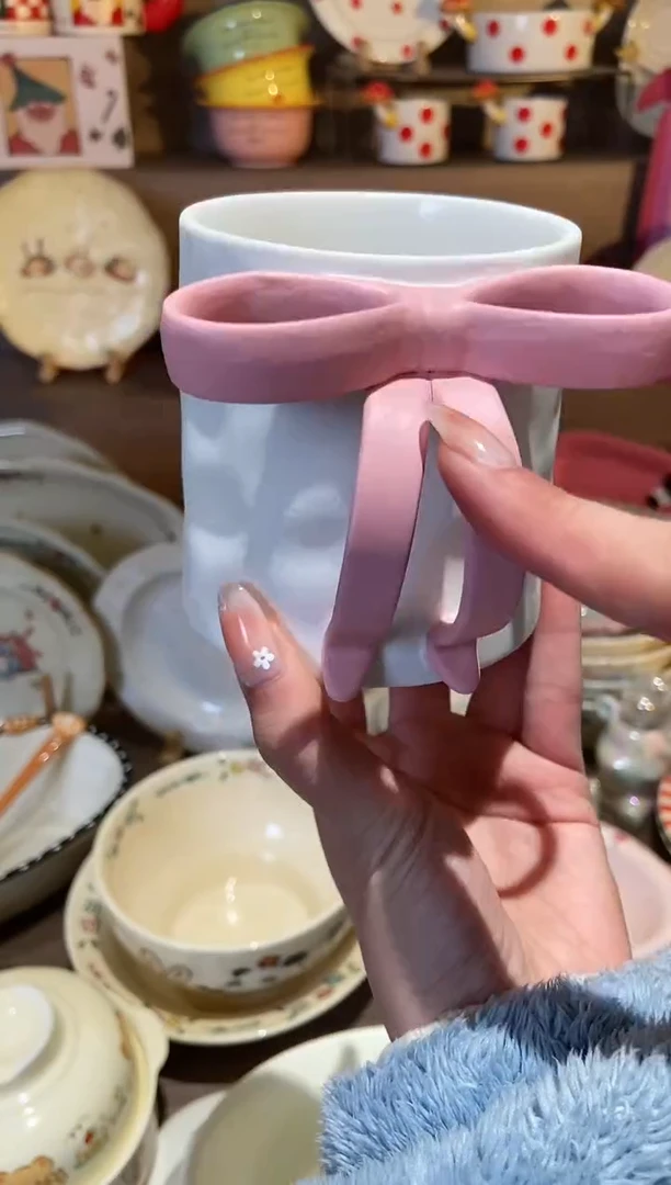 【闪购商品】瓷粉色蝴蝶结水杯