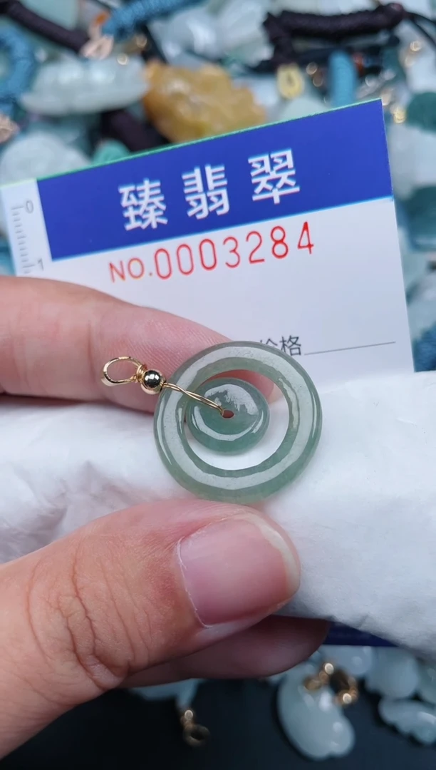 翡翠未镶嵌颈饰.0003284