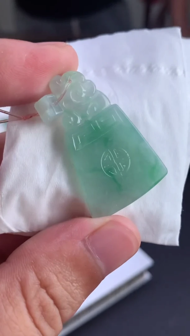 未镶嵌定制翡翠b**o翡翠