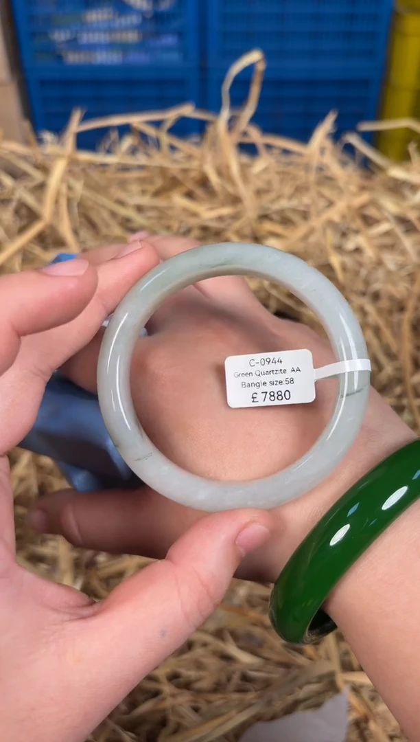 未镶嵌手镯石英质玉C0944