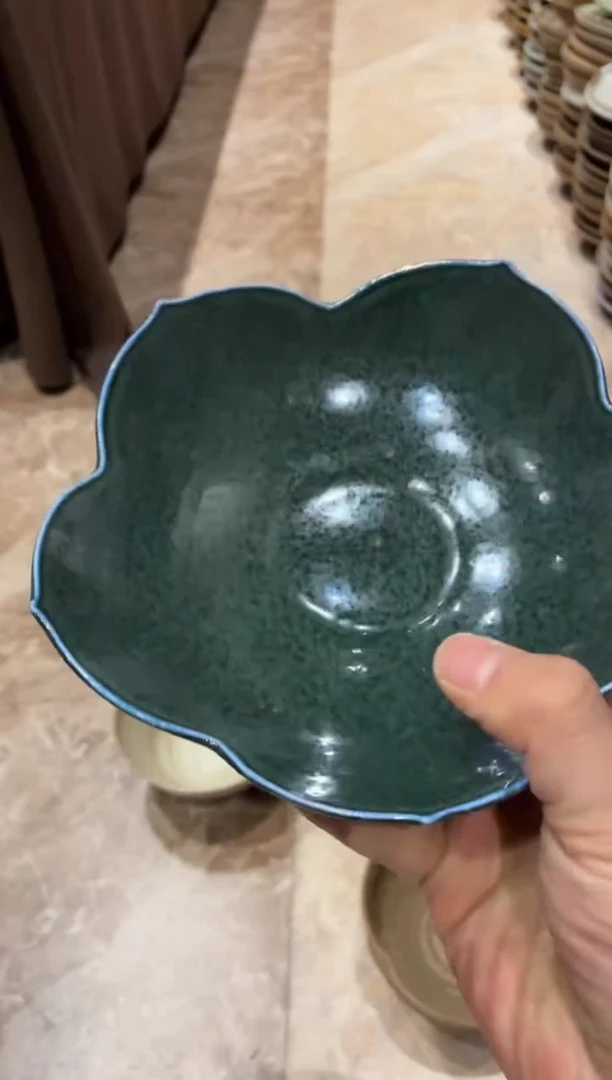 瓷片?****?477微瑕蓝的花瓣盘1个
