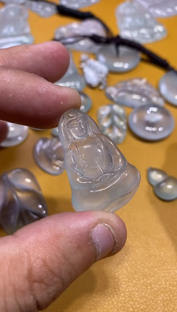 吊坠(不含链)未镶嵌翡翠观音2680  34.0  23.2  5.3