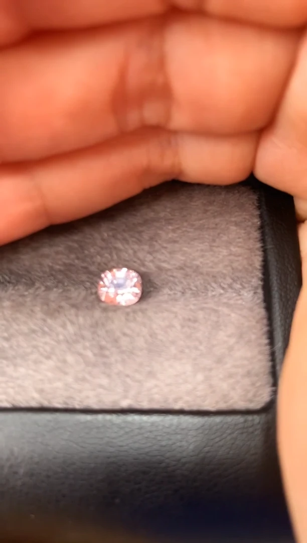 未镶嵌裸石定制尖晶石枕型 金属色调 1.13ct