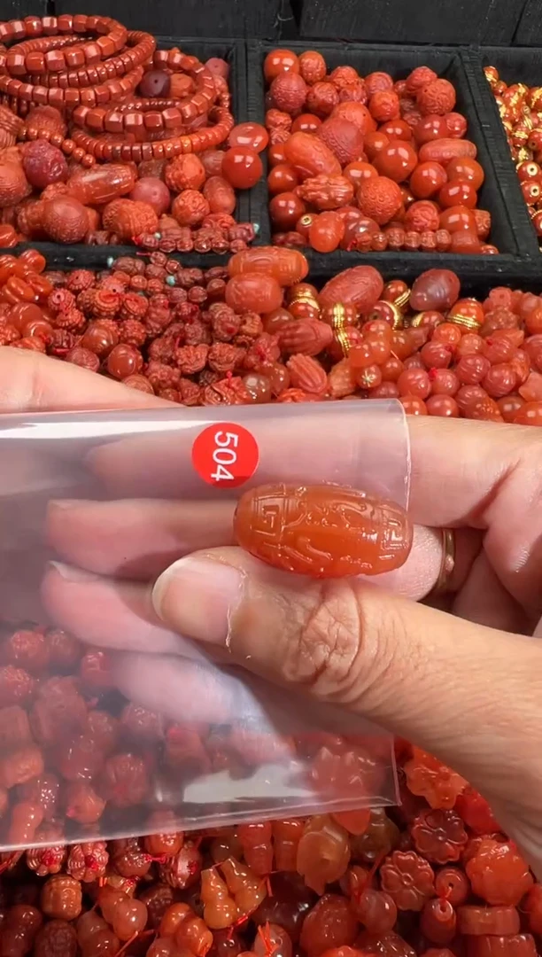 南红玛瑙未镶嵌颈饰1