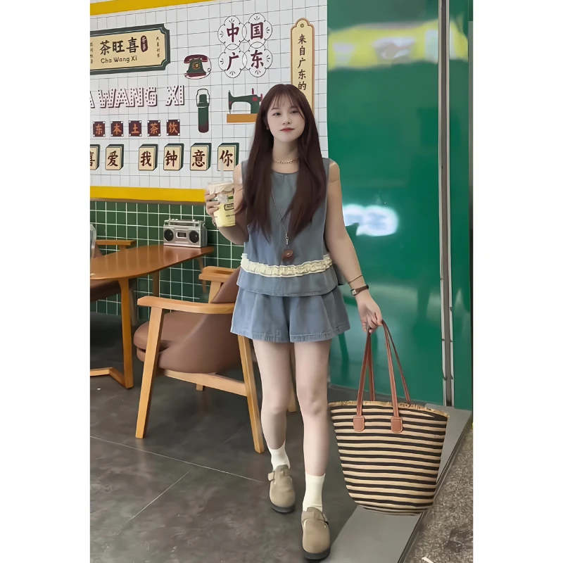 夏季流行穿搭一整套新款2025韩系时尚显瘦牛仔蕾丝背心短裤两件套