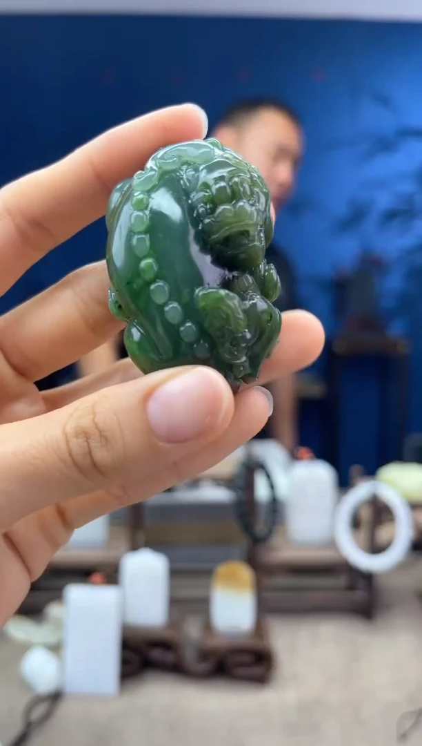 和田玉未镶嵌颈饰1