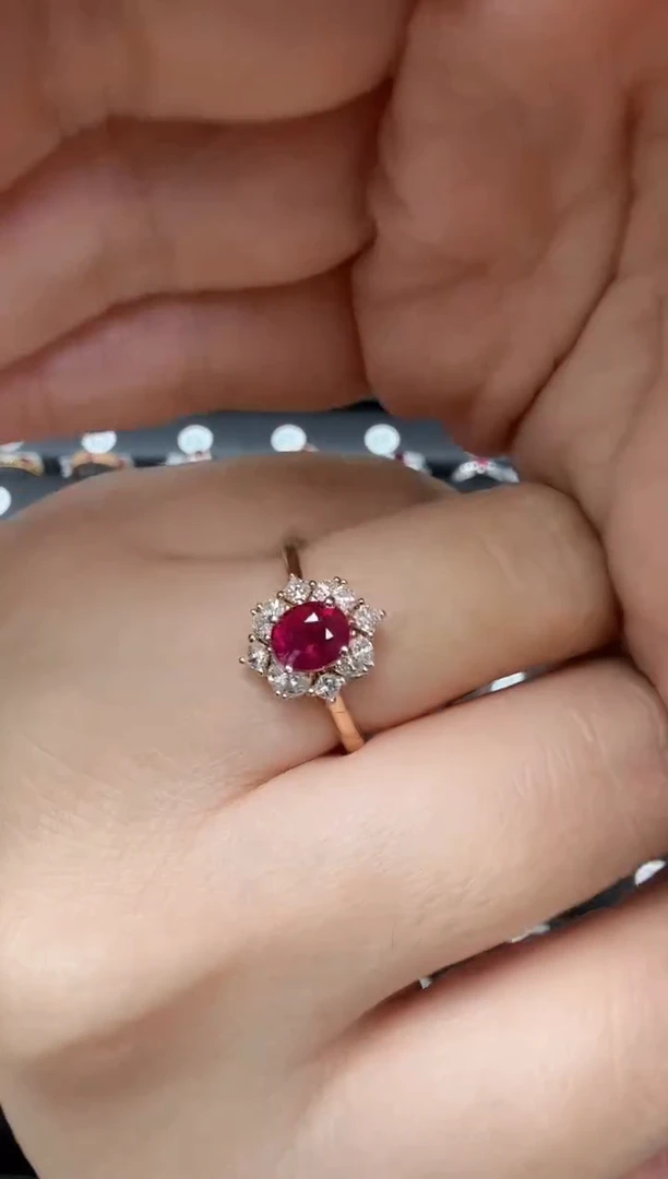 18K金镶嵌戒指红宝石1.02克拉