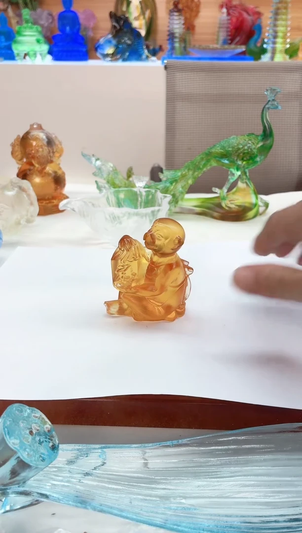 手工艺品琉璃琥珀色猴子摆件
