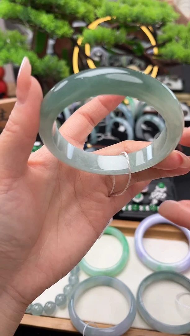 未镶嵌手镯翡翠手镯