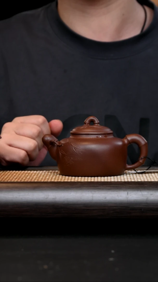 紫砂其他雨****0BC17627-王琳玲-容竹（木言刻绘）-紫泥-230cc